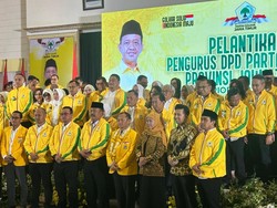 Pesan Menohok Sarmuji ke Kader Golkar Jatim yang Baru Dilantik