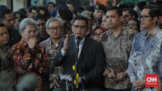 Kuasa Hukum Terima Kasih ke Prabowo Beri Amnesti Hasto Ronny Talapessy mengapresiasi amnesti Presiden Prabowo untuk Sekjen PDIP Hasto Kristiyanto. Hasto terlibat kasus suap dan divonis 3,5 tahun.