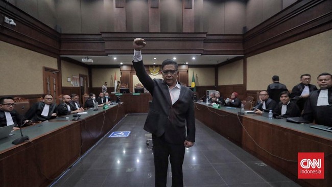 Majelis hakim menyatakan Sekjen PDIP Hasto Kristiyanto tidak terbukti merintangi penyidikan kasus Harun Masiku yang dilakukan oleh KPK.