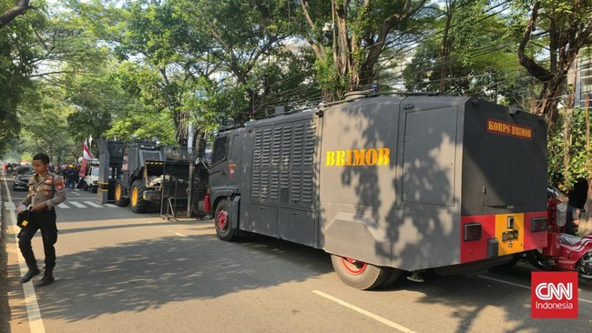 Pengadilan Tipikor Jakpus dijaga ketat menjelang putusan Sekjen PDIP Hasto Kristiyanto terkait dugaan suap dan perintangan penyidikan.