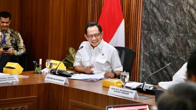 Mendagri Tito mengingatkan pentingnya menggalakkan pangan lokal yang mengandung karbohidrat agar tak hanya beras yang menjadi bahan pangan pokok.