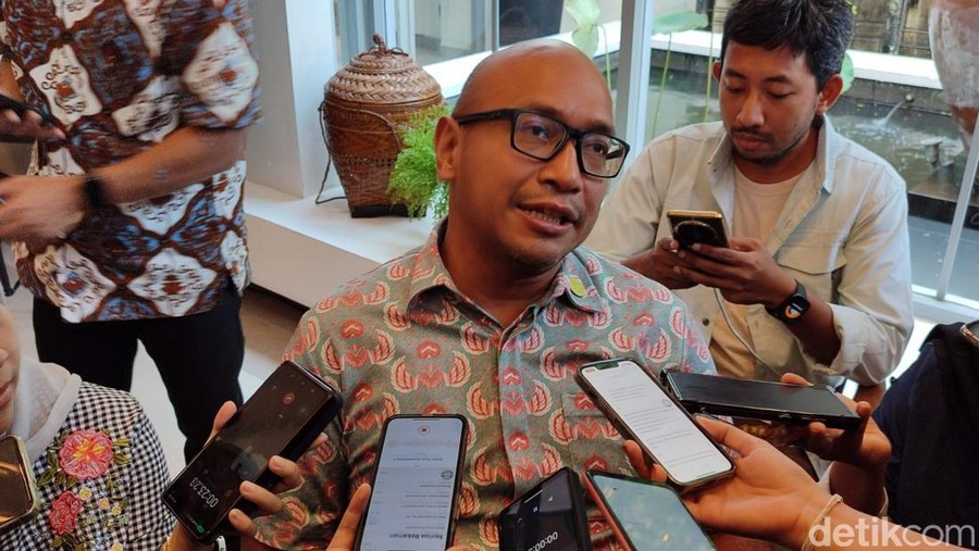 Kepala Divisi Program dan Komunikasi SKK Migas Hudi D Suryodipuro