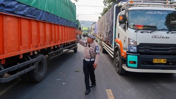 FOTO: Macet Horor di Pelabuhan Ketapang Mencapai 42 Km