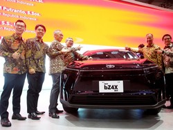 Menperin Dibikin Penasaran Mobil Listrik Toyota Buatan Indonesia