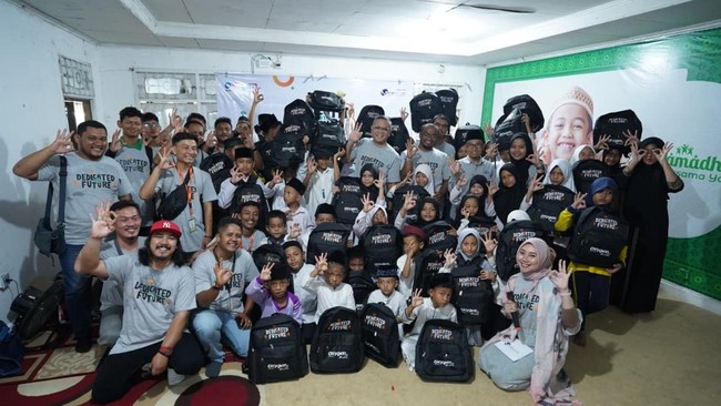 Program CSR "Dedicated to the Future" jadi penegasan Moratelindo akan pentingnya membekali generasi muda dengan fasilitas pendukung pertumbuhan anak-anak.