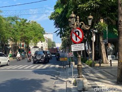 Larangan Parkir Tepi Jalan Tunjungan Bisa Permanen