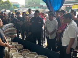 Satgas Pangan Polda Metro Cek Mutu Beras di Pasar Cipinang Jaktim