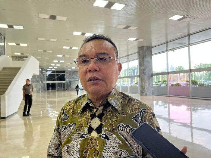 Wakil Ketua DPR, Sufmi Dasco Ahmad, di kompleks parlemen, Senayan, Jakarta, Jumat (25/7/2025).