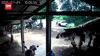 VIDEO: CCTV Rekam Warga Thailand Panik Dengar Ledakan Roket Kamboja