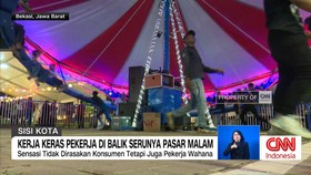 VIDEO: Kerja Keras Pekerja di Balik Serunya Pasar Malam