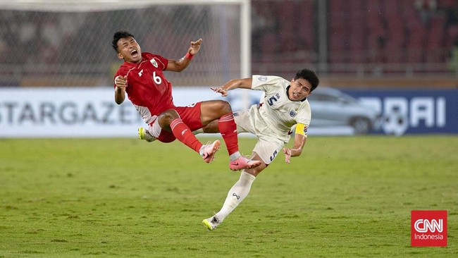 Media Vietnam Tuding Timnas Indonesia U-23 Kasar, Minta Ada VAR Media Vietnam menilai penggunaan VAR di final Piala AFF U-23 2025 bisa menghindari potensi permainan kasar Timnas Indonesia U-23.