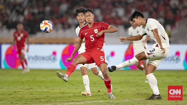 Timnas Indonesia U-23 tertinggal 0-2 dari Mali pada babak pertama dalam pertandingan uji coba internasional di Stadion Pakansari, Sabtu (15/11).