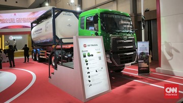UD Trucks Serahkan 9 Unit Quester ke Perusahaan Logistik Surabaya