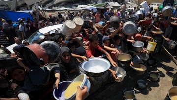 Kelaparan di Gaza Kian Parah, Dokter Pingsan saat Tangani Pasien