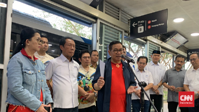 Gubernur DKI Jakarta Pramono Anung meresmikan rute bus listrik TransJakarta Blok M-Ancol.