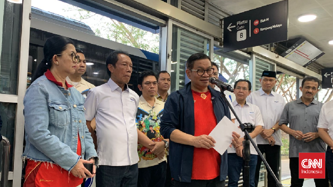 Pramono Ungkap Alasan TransJakarta Blok M-Ancol Cuma Pakai Bus Listrik Gubernur DKI Jakarta Pramono Anung resmikan rute TransJakarta Blok M-Ancol dengan 13 bus listrik.