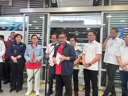 Pramono Luncurkan 13 Bus Transjakarta Ancol-Blok M, Armada Full Listrik
