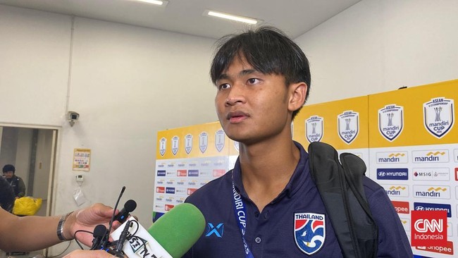 Pemain Thailand Yotsakorn Burapha meminta maaf gagal cetak gol dalam babak adu penalti lawan Timnas Indonesia U-23 di semifinal Piala AFF U-23 2025.