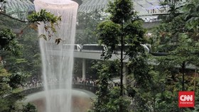 Polisi Selidiki Pelancong Tewas Jatuh Dekat Air Terjun Bandara Changi