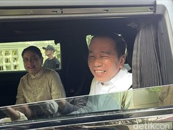 Jawaban Tak Kompak Jokowi-Iriana Saat Berangkat Reuni ke UGM