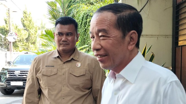 Jokowi Jawab Tom Lembong soal Impor Gula Atas Perintah Presiden Presiden Jokowi mengakui perintahnya kepada Tom Lembong untuk mengatasi gejolak harga gula. Tom kini terjerat kasus korupsi impor gula dengan vonis 4,5 tahun.