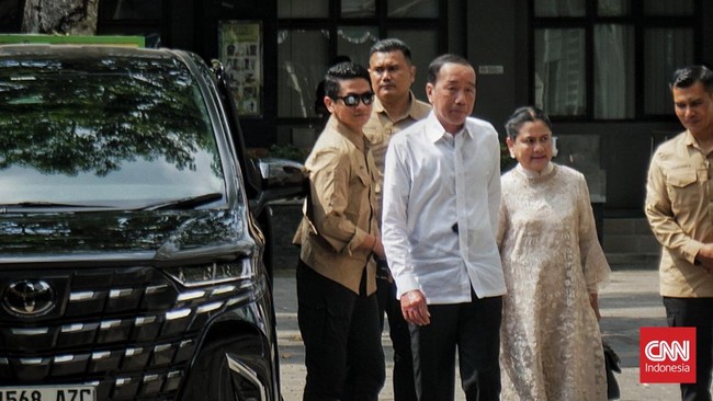 Jokowi bersama istri, Iriana Joko Widodo tiba di lokasi pelaksanaan acara, yakni Aula Integrated Forest Farming Learning Center sekitar pukul 10.18 WIB.