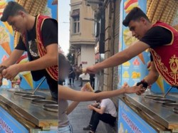 Pelecehan! Penjual Es Krim Turki Taruh Cone Es Krim di Dada Wanita