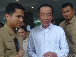 Momen Jokowi Reuni Ketemu Mulyono yang Asli
