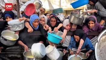 VIDEO: Pilu Warga Gaza Berebut Makanan di Tengah Krisis Kelaparan