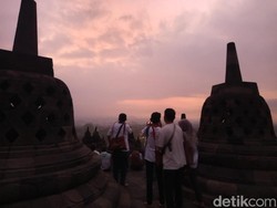 Asyiknya Berburu Sunrise di Candi Borobudur