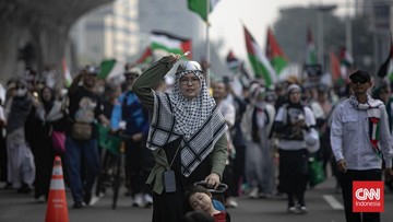 FOTO: Aksi Pukul Alat Makan Simbol Bela Palestina