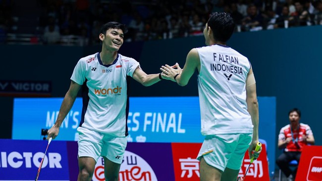 Fajar/Fikri Juara China Open: Hajar 4 Unggulan, Tak Pernah Rubber Game Penampilan impresif ditunjukkan Fajar Alfian/Muhammad Shohibul Fikri saat menjuarai China Open 2025 yang masuk dalam kategori turnamen Super 1000.