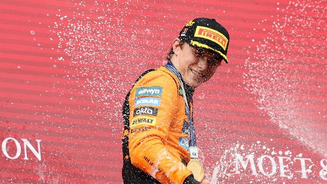 Pembalap McLaren-Mercedes, Oscar Piastri keluar sebagai pemenang F1 GP Belgia mengalahkan rekan setimnya, Lando Norris.