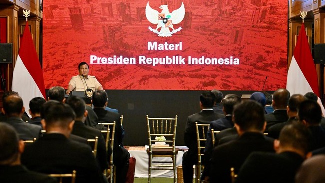 Prabowo Kumpulkan 82 Pemuda di Hambalang, 5 Jam Diskusi Mendalam Pertemuan Prabowo dengan 82 profesional muda Indonesia di Hambalang berlangsung selama lebih dari lima jam pada Sabtu (26/7) kemarin.