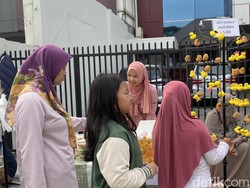 Kala Warga Depok Ramai Pakai Jepitan Bebek-Kapibara di CFD Margonda