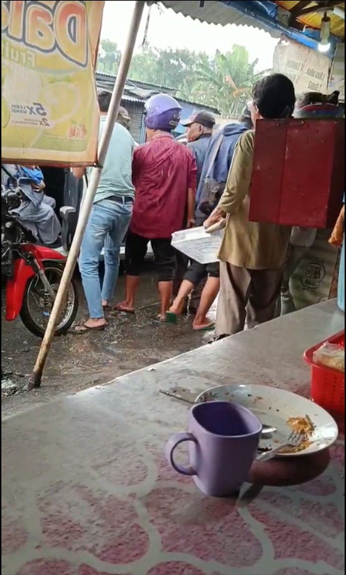 Video: Heboh Opang Tigaraksa Paksa Turun Ibu Bawa Bayi dari Taksi Online