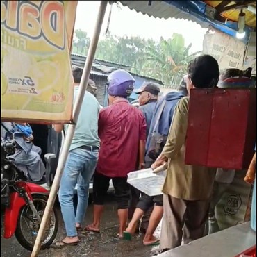 Viral! Detik-detik Opang Paksa Turun Ibu Bawa Bayi yang Naik Taksi Online