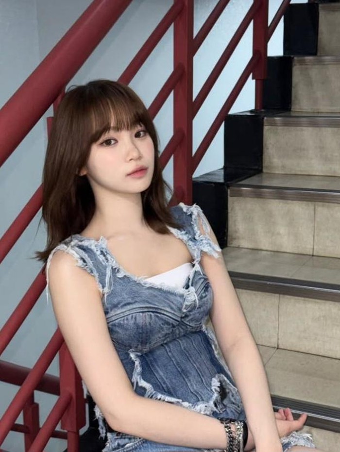 Kim Chaewon, leader sekaligus vokalis dari girl grup LE SSERAFIM ini, resmi menginjak usia 25 tahun pada 1 Agustus 2025./Foto: instagram.com/_chaechae_1