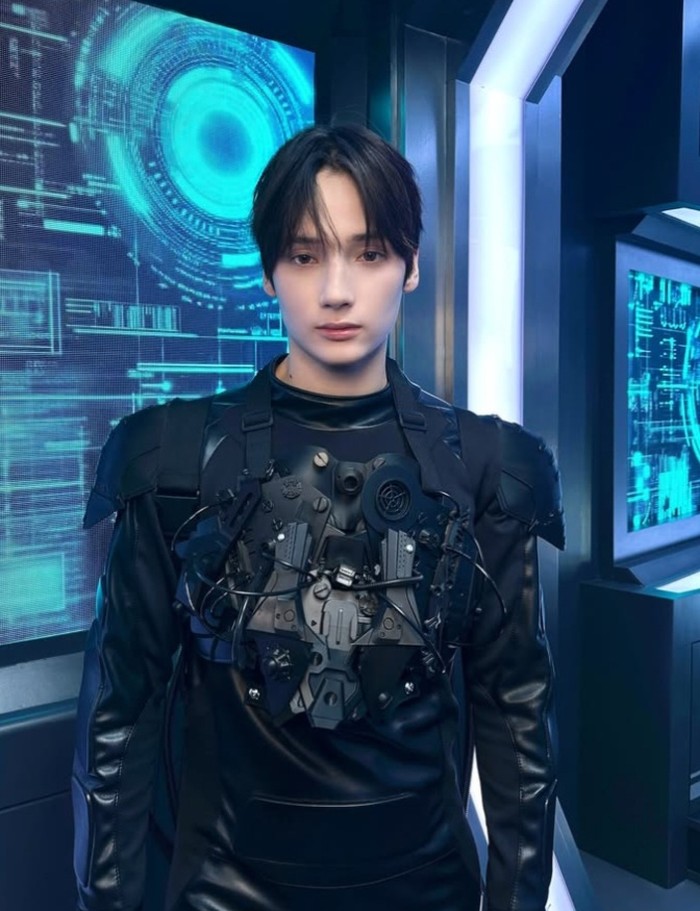 Huening Kai TXT juga berulang tahun pada Agustus. Lahir di Honolulu, Hawai pada 14 Agustus 2002, ia genap berusia 23 tahun pada 2025 ini./Foto: instagram.com/txt_bighit