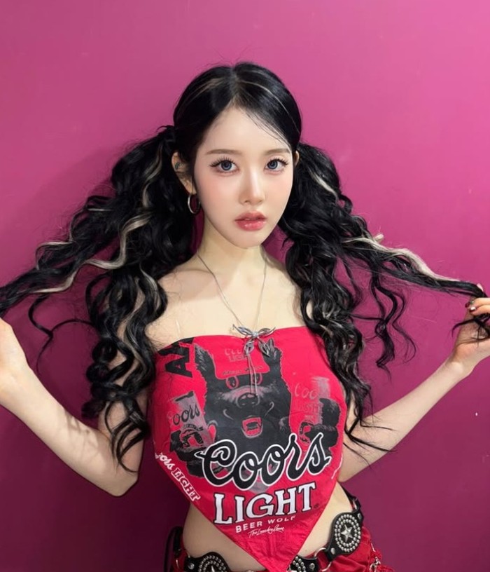 Tidak hanya Chaewon, Sieun STAYC juga berulang tahun pada 1 Agustus. Namun, idol yang juga diketahui sebagai artis cilik ini lahir pada 2001./Foto: instagram.com/hermesieunn