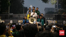 Wamensesneg Temui Massa Aksi, Janji Sampaikan 11 Tuntutan ke Prabowo