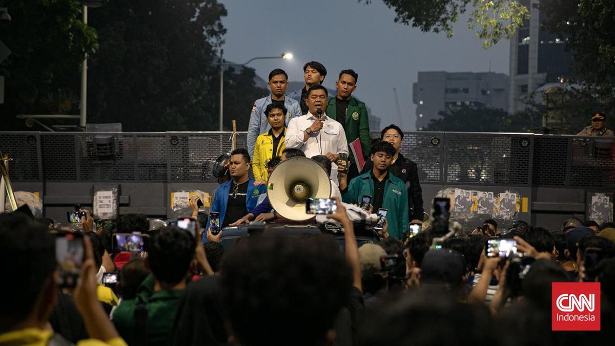Wamensesneg Temui Massa Aksi, Janji Sampaikan 11 Tuntutan ke Prabowo