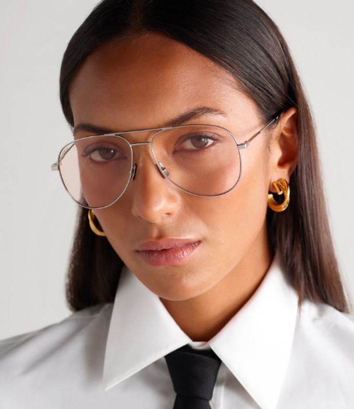 Aviator frame kacamata untuk wajah oval. Pilihannya aviator, square, atau cat eye/Foto: pinterest.com/netaporter