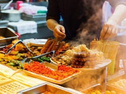 Bangkok hingga Fukuoka Punya Makanan Kaki Lima Terbaik di Asia