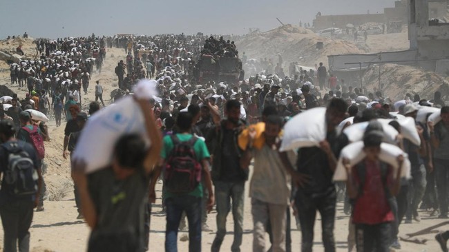 Hamas Tolak Rencana Israel Relokasi Warga Palestina di Gaza Hamas menyatakan rencana Israel memindahkan warga Palestina ke tenda-tenda di selatan Gaza sebagai penipuan.