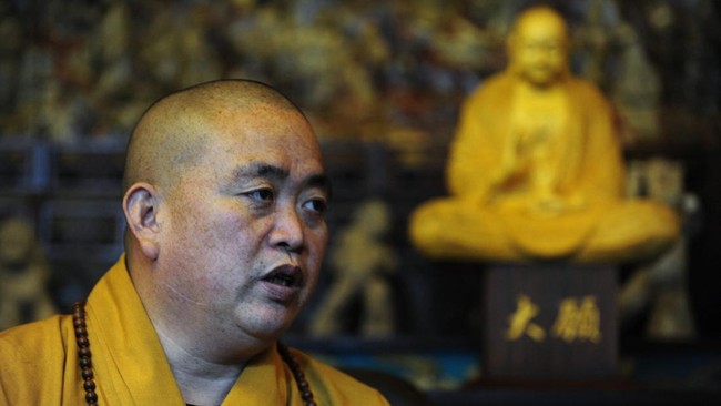 Biksu ternama sekaligus kepala Kuil Shaolin di China, Shi Yongxin, tengah diselidiki atas dugaan skandal seks dengan sejumlah perempuan dan kasus korupsi.