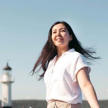 6 Ciri Perempuan yang Tidak Butuh Hubungan untuk Merasa Bahagia