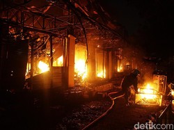 Kebakaran Pasar Taman Puring, 500 Kios Ludes Dilalap Api