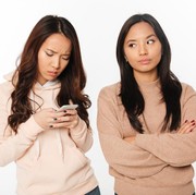 Menurut Ilmu Psikologi, Ini 4 Cara Halus Orang Menunjukkan Mereka Nggak Suka Kamu