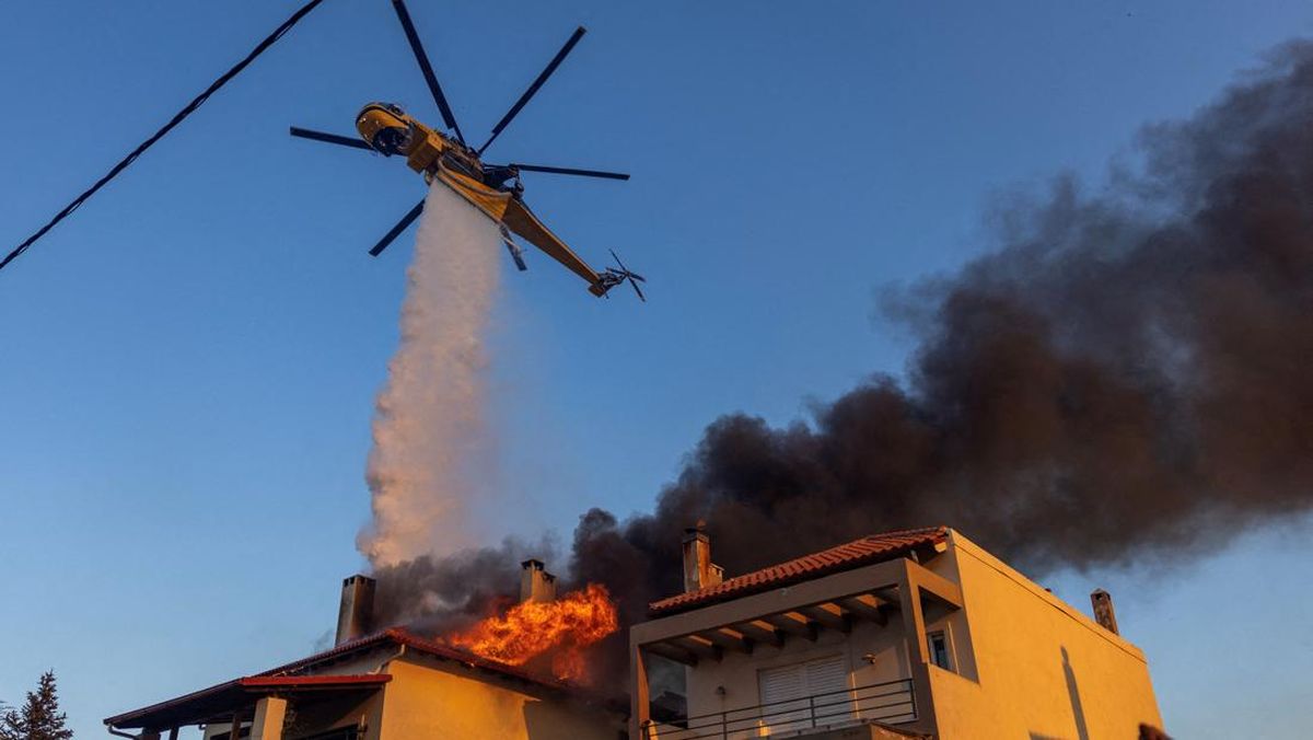 Kebakaran Besar di Yunani, Separuh Pulau Nyaris Hangus Terbakar